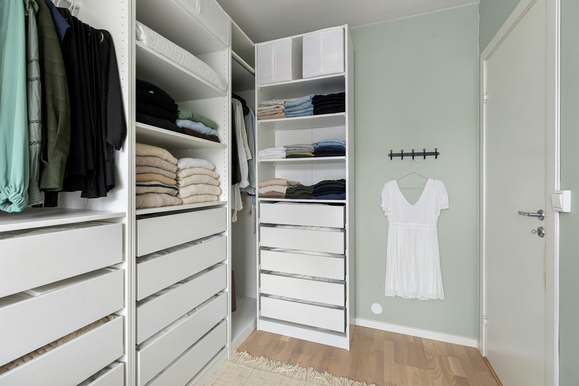 How to Organize a Closet in 5 Easy Steps