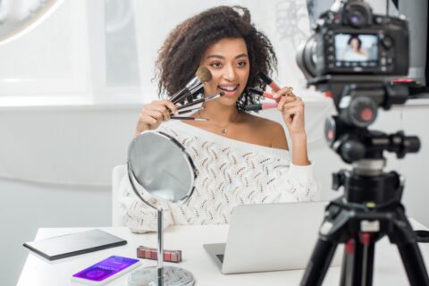 influencer reviewing product