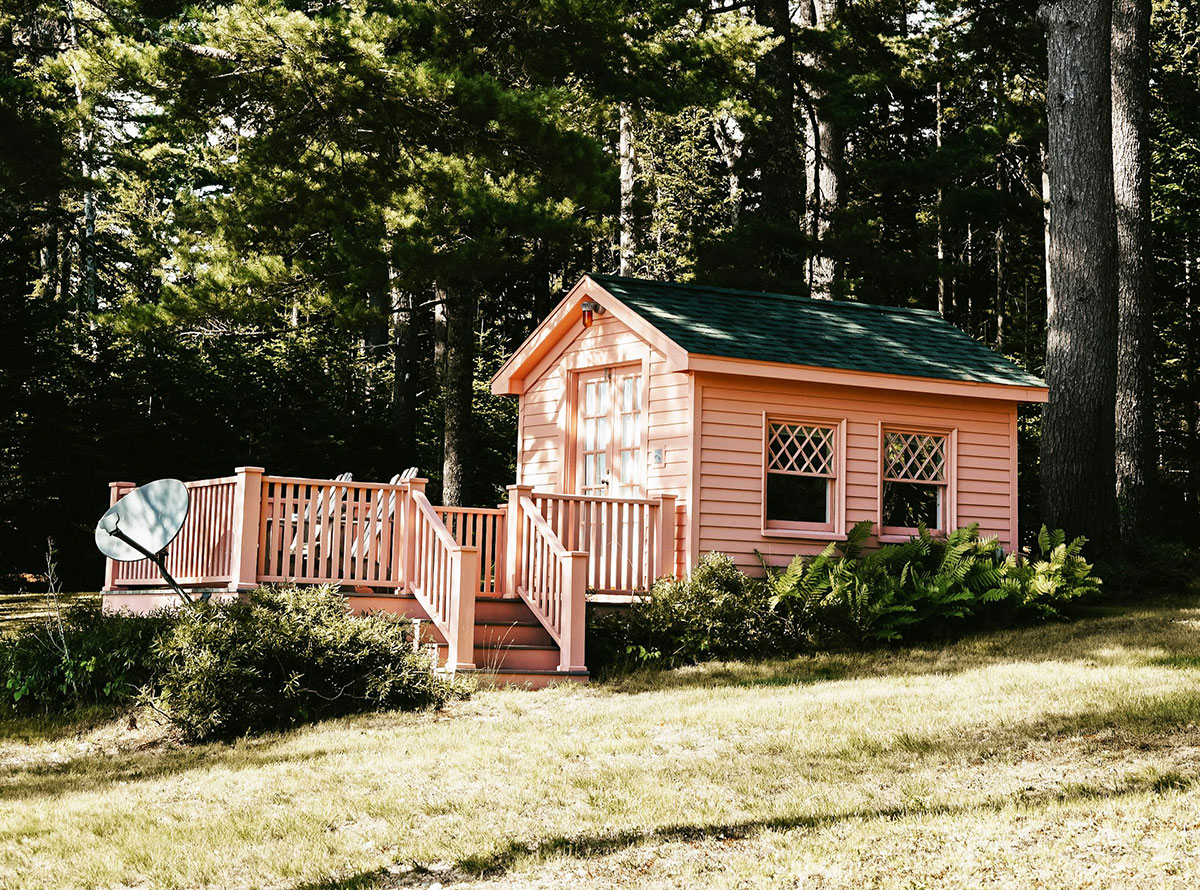 How to Live in a Tiny House (6 Helpful Tips)