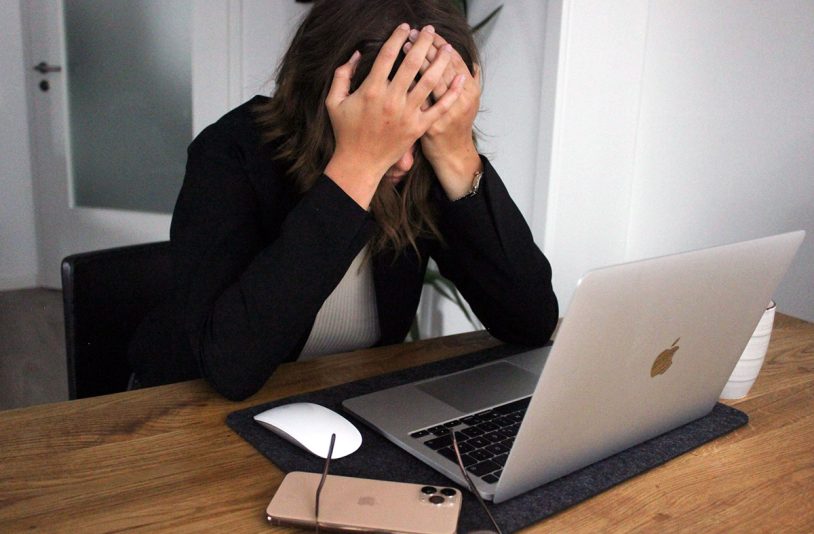 woman depressed